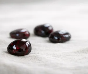 The Virtues And Powers Of Garnet; The Stone Of Courage