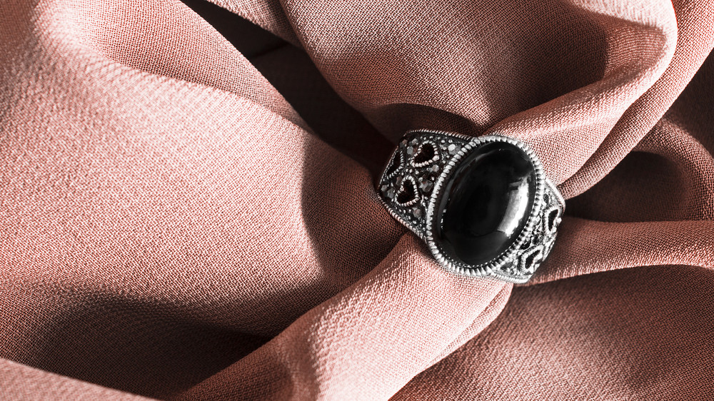 Onyx The Origins And Virtues Of This Gemstone